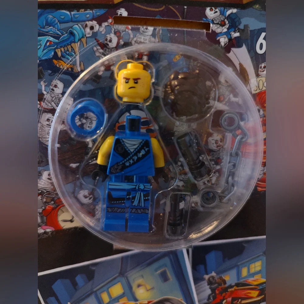 Lego Ninjago Searching Adventures Book with Minifigure NWT 2022 - Picture 2 of 3